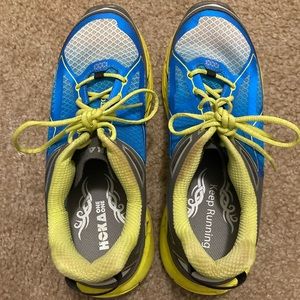 Men’s Hoka One Clifton size 8.5